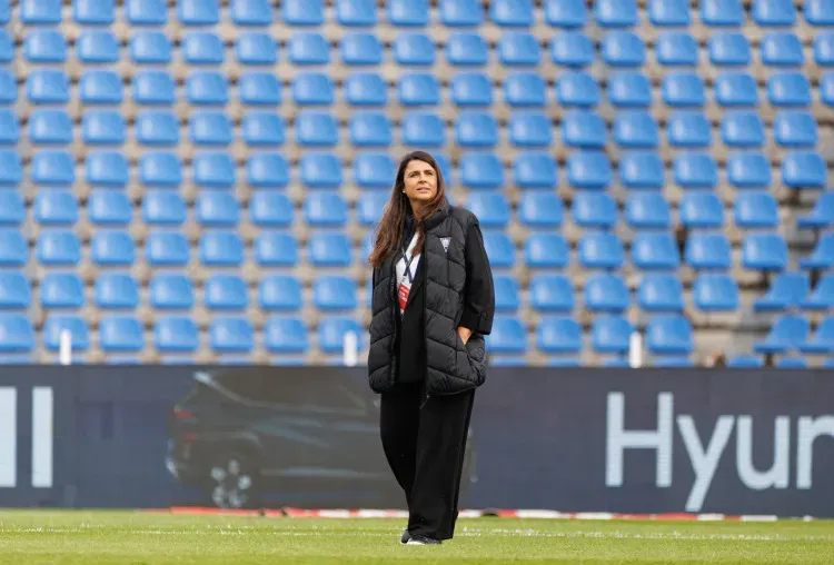 Helena Costa abandona o Estoril Praia